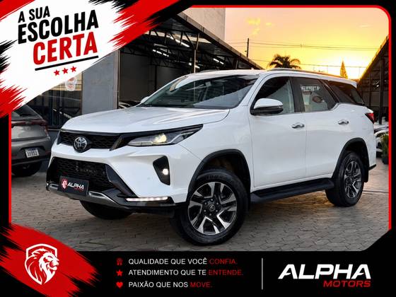 TOYOTA HILUX SW4 2.8 D-4D TURBO DIESEL SRX PLATINUM 4X4 AUTOMÁTICO